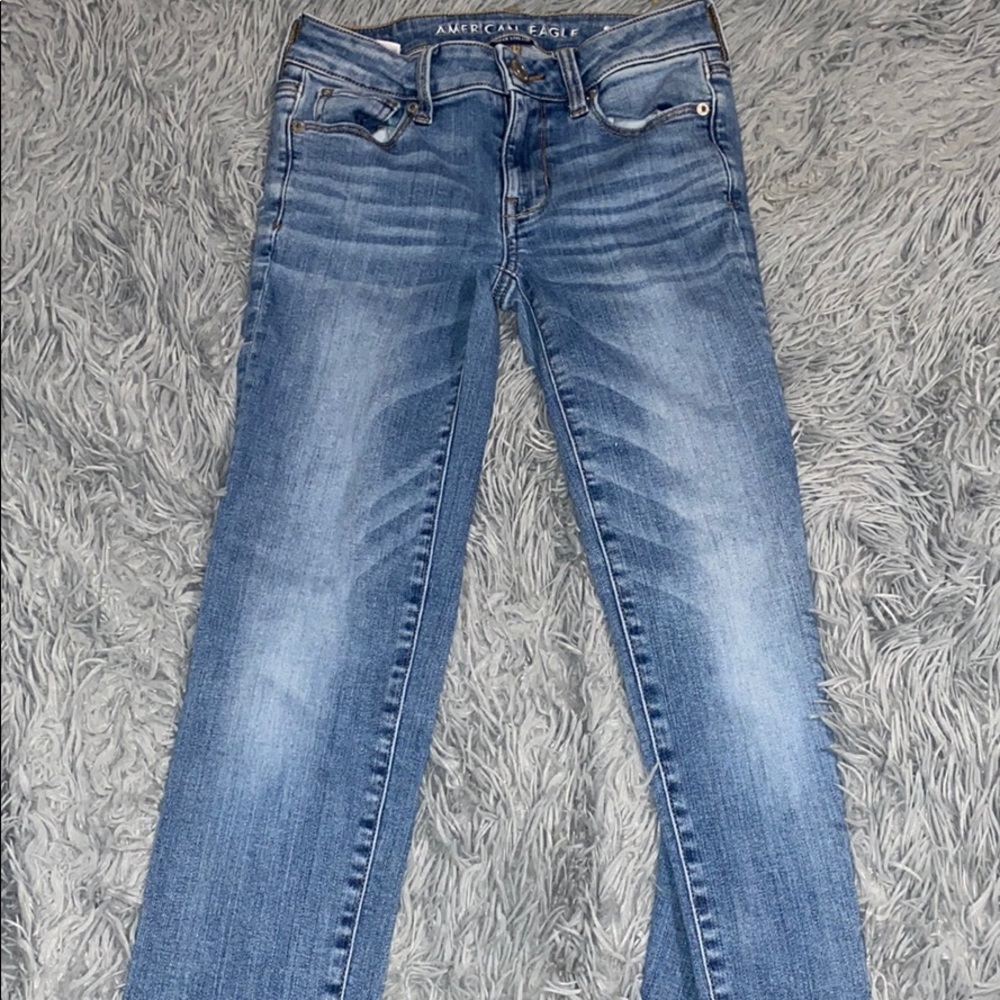 Light washed American eagle skinny jeans